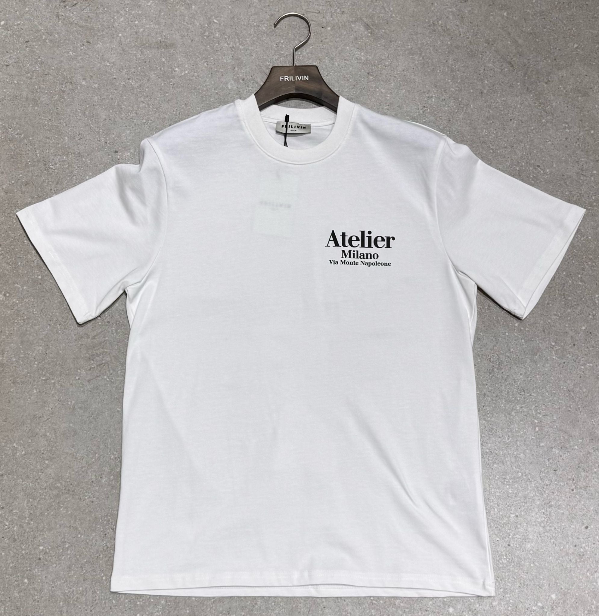 T-shirt Atelier Milano Blanc – Style Urbain et Minimaliste