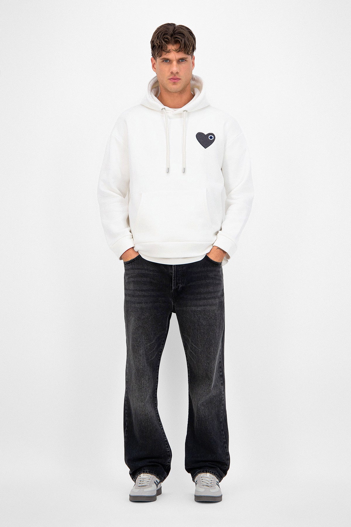 Sweat LOVE Blanc - Coeur brodé Gris Anthracite