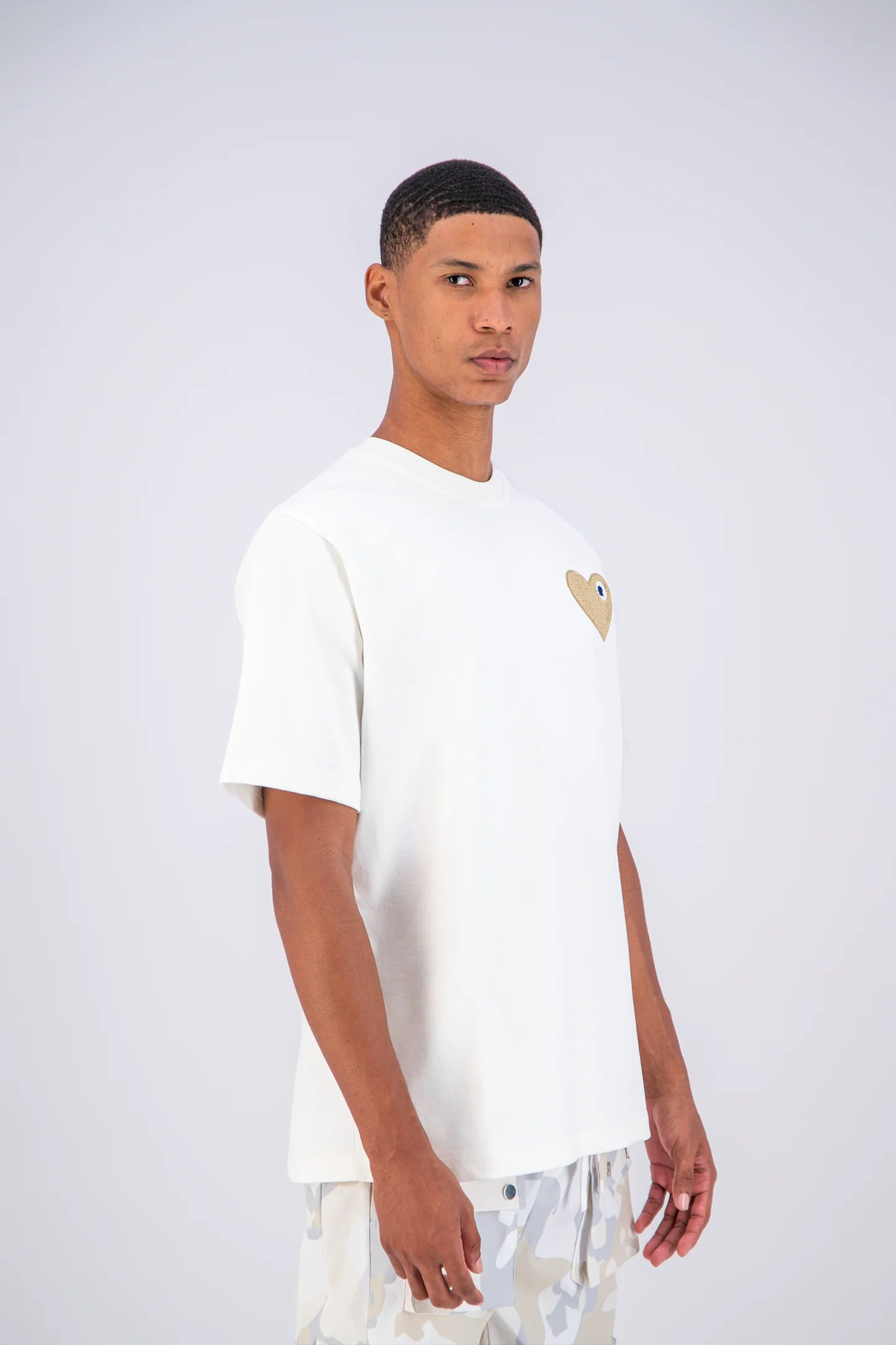 T-shirt LOVE Blanc - Coeur brodé Beige