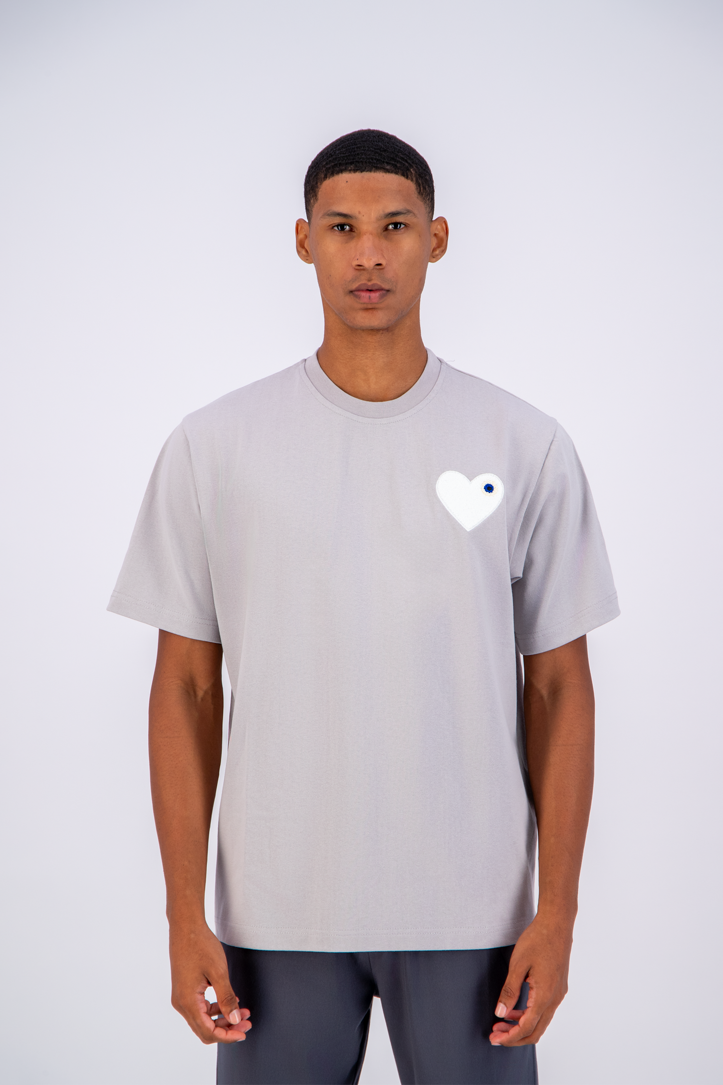 T-shirt LOVE Gris - Coeur brodé Blanc
