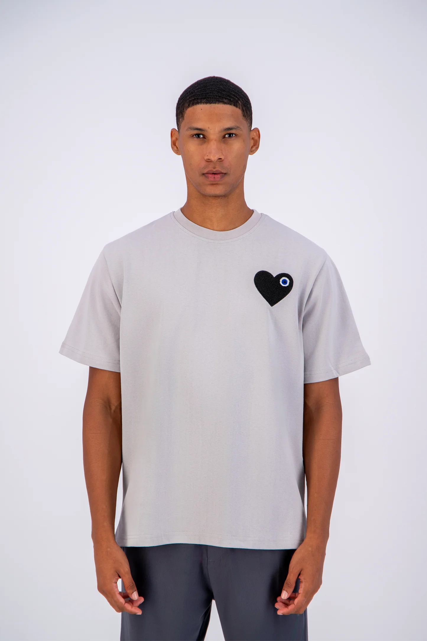 T-shirt LOVE Gris - Coeur brodé Noir