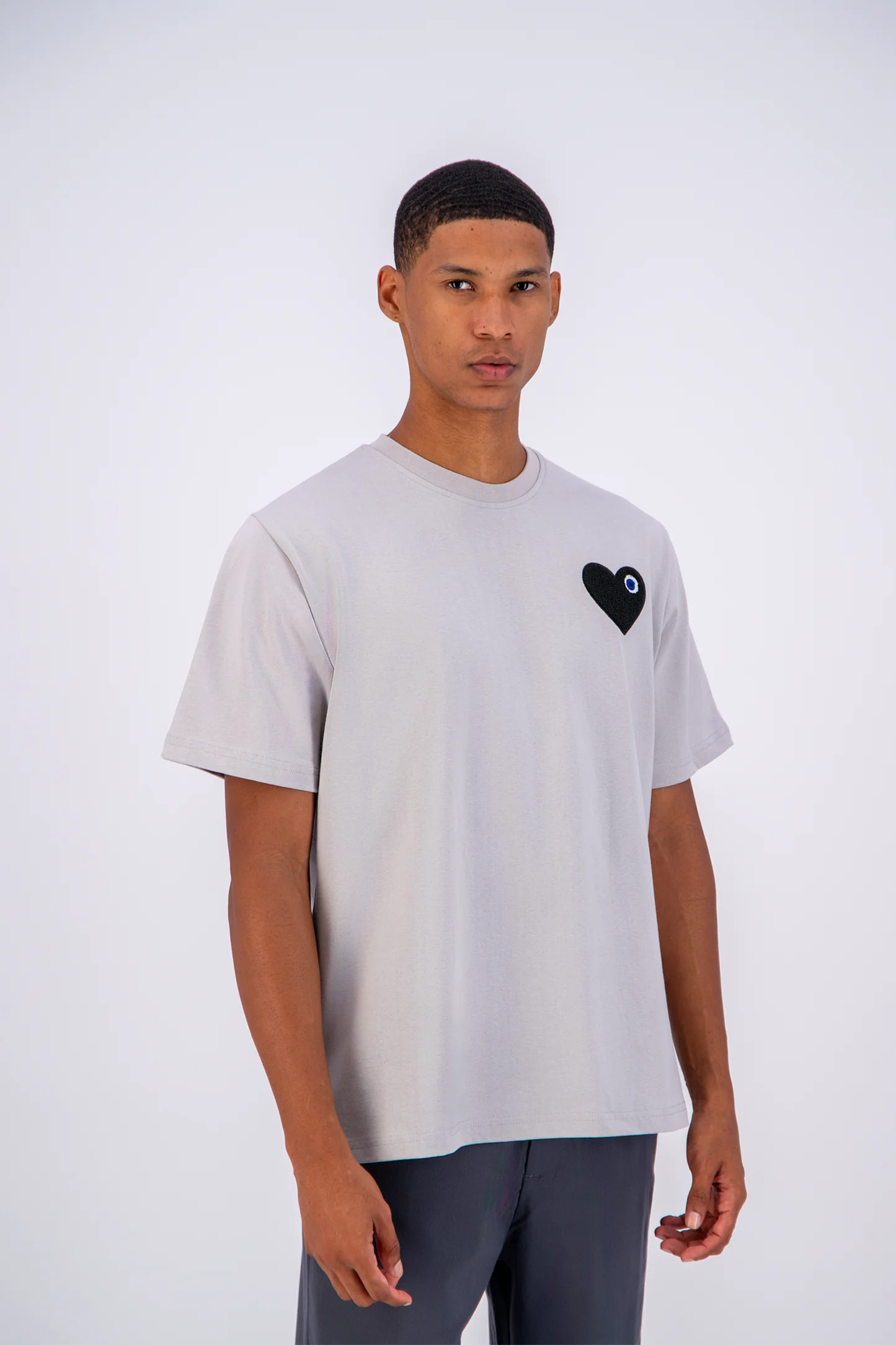 T-shirt LOVE Gris - Coeur brodé Noir
