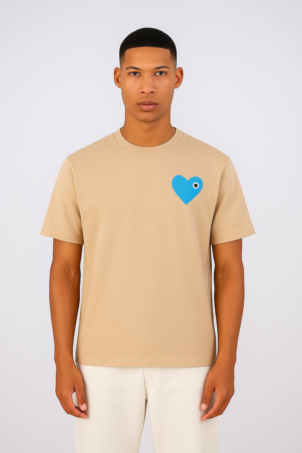 T-shirt LOVE Beige - Coeur brodé Bleu