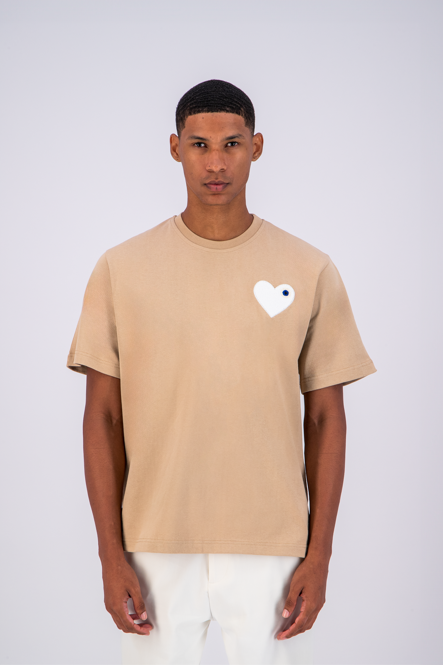 T-shirt LOVE Beige - Coeur brodé Blanc