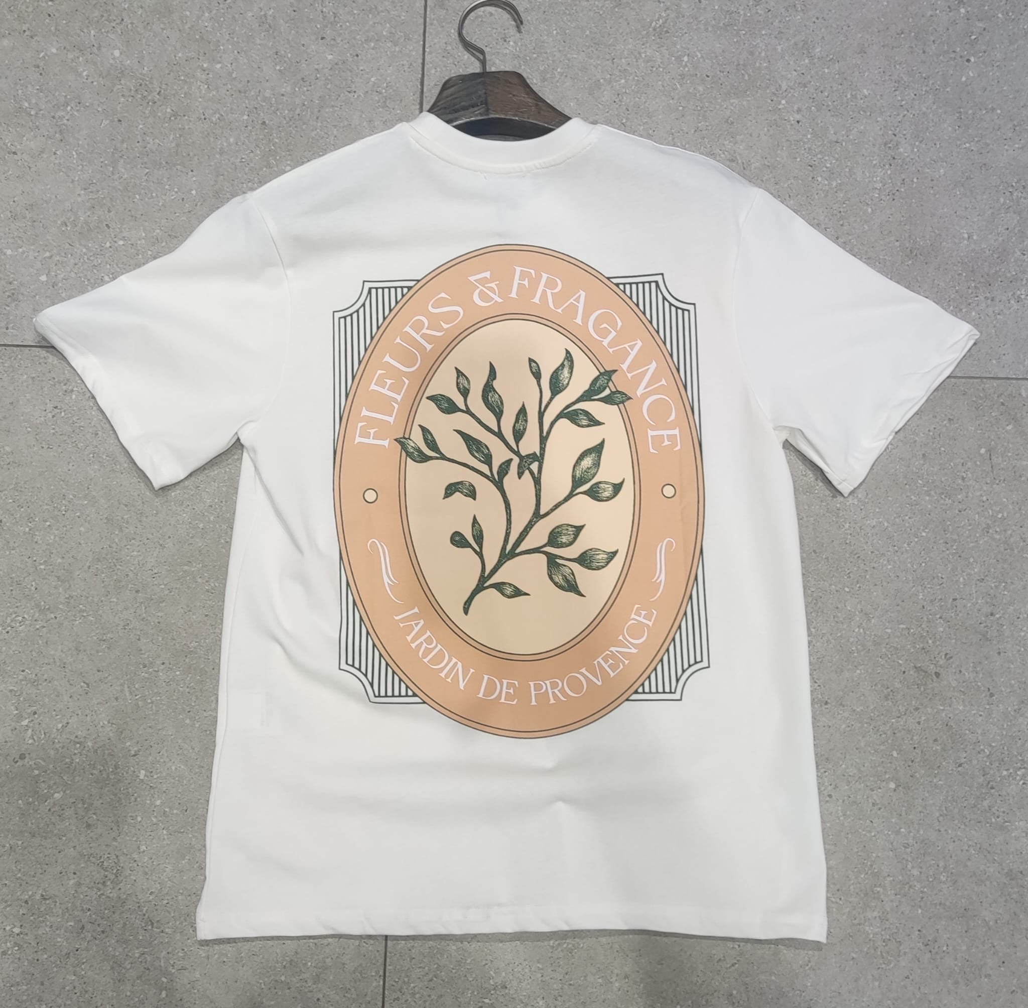 T-shirt Fleur Flagrance – Style Urbain et Minimaliste