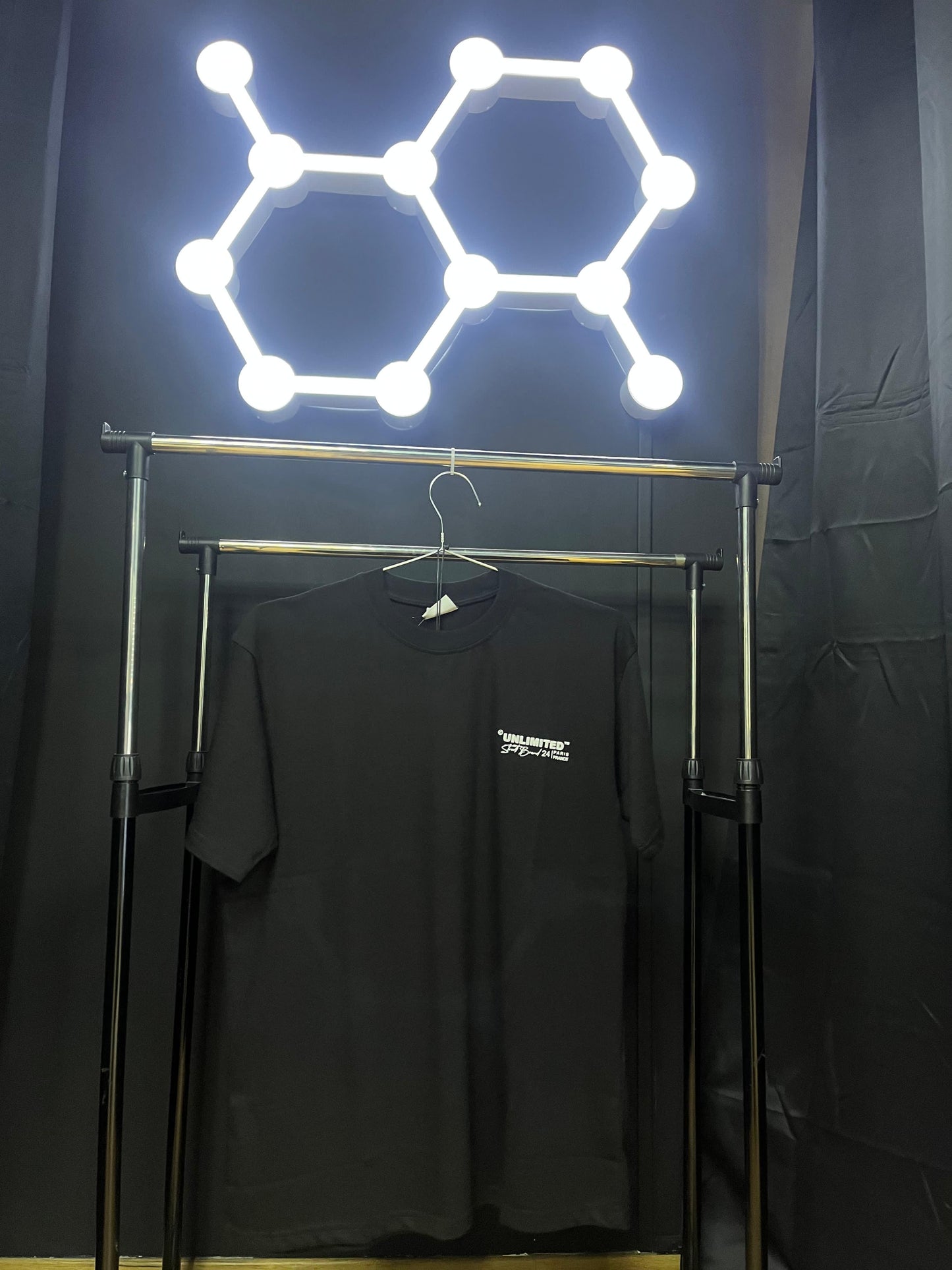 T-shirt Unlimited Noir – Style Urbain et Minimaliste