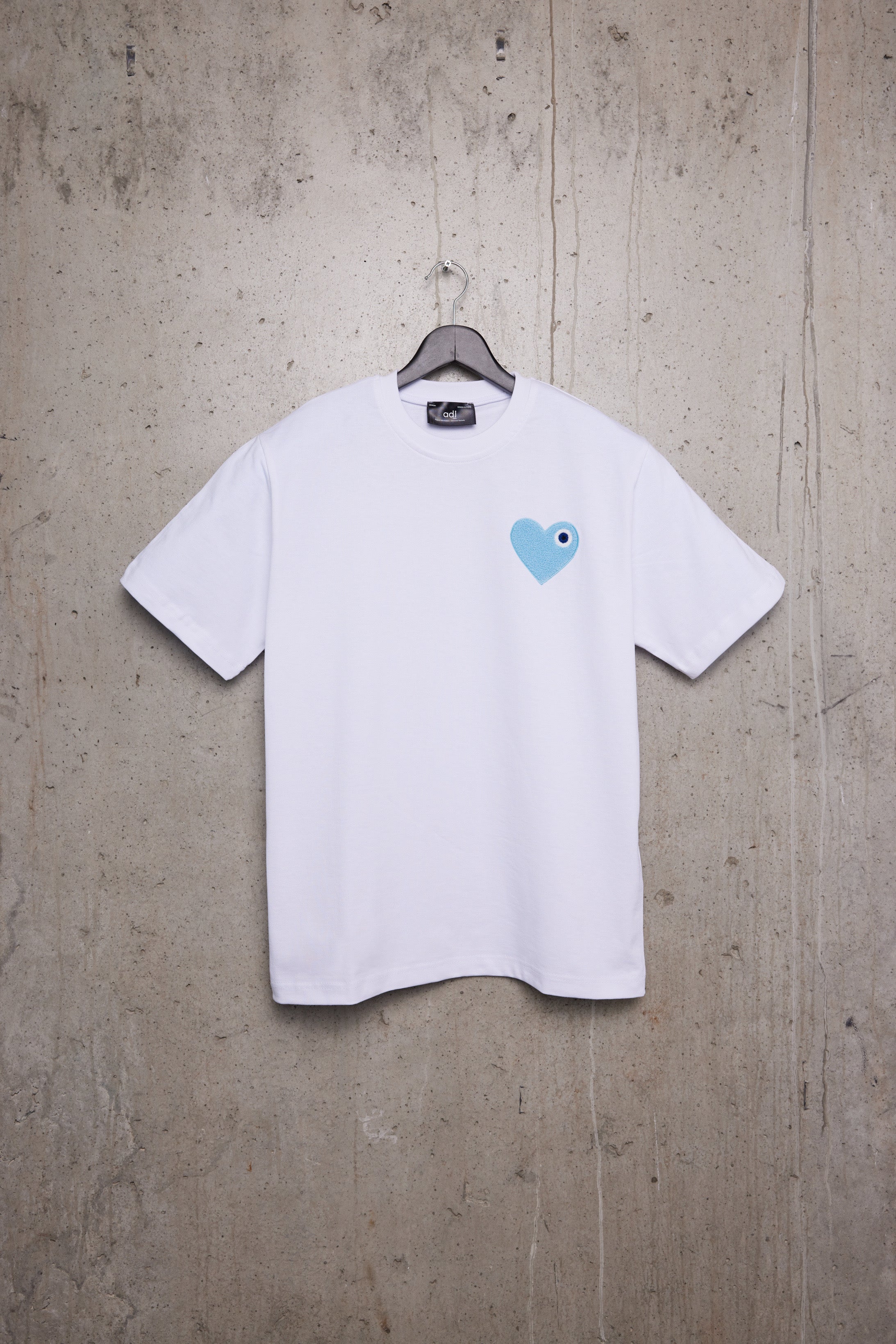 T-shirt LOVE Blanc - Coeur brodé Bleu