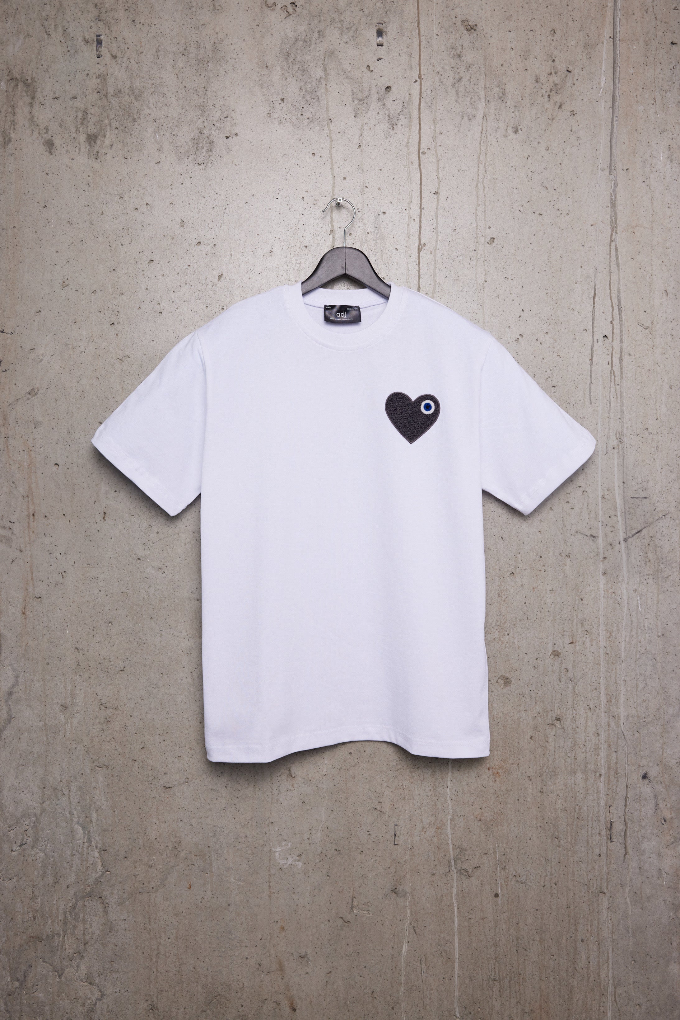 T-shirt LOVE Blanc - Coeur brodé Antracite