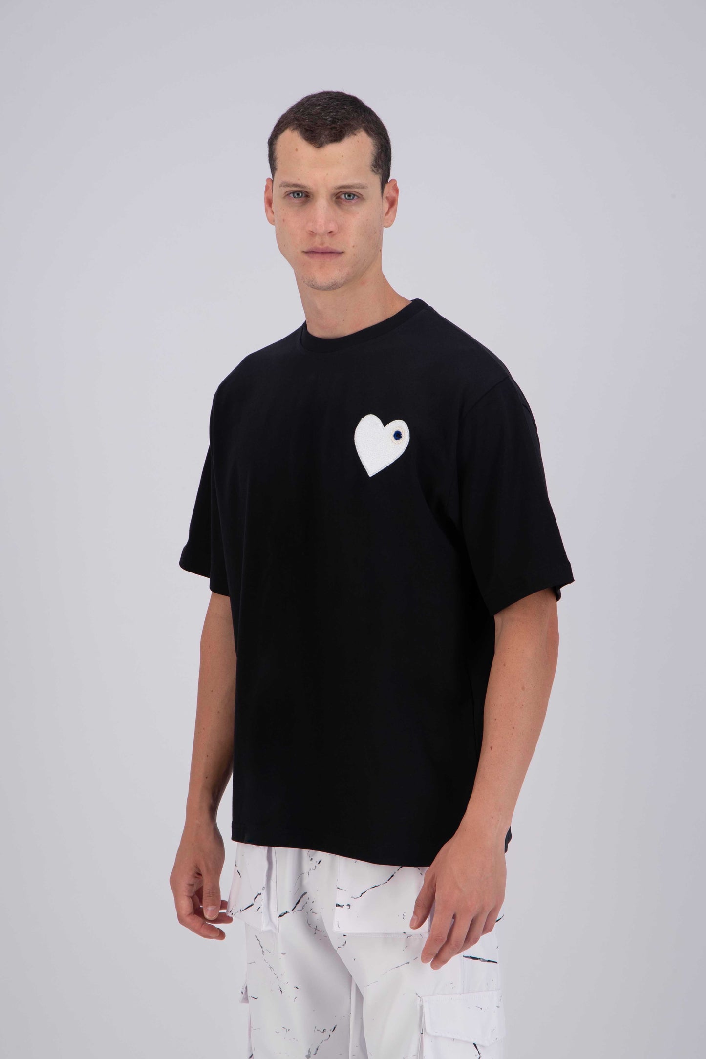 T-shirt LOVE Noir - Coeur brodé Blanc
