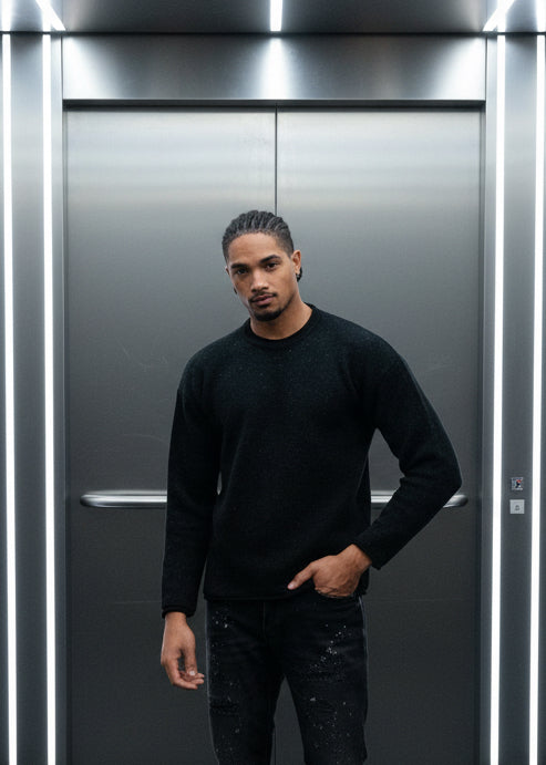 Pull Essentials Noir : Coupe Droite & Mode Minimaliste