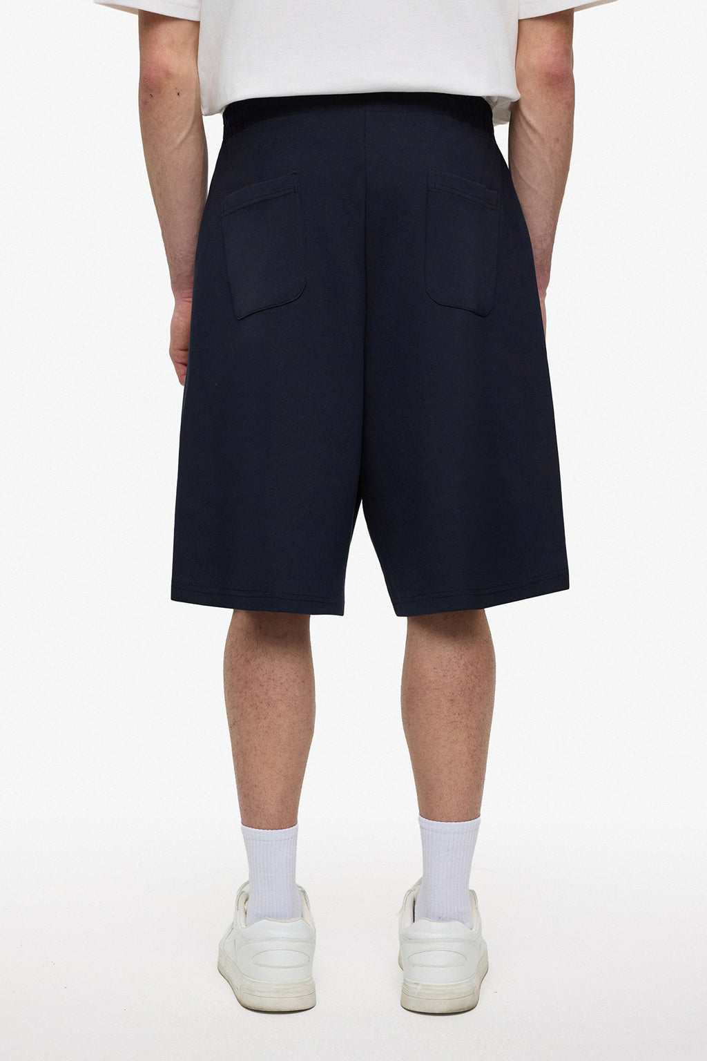 Short Love Bleu Marine & Rouge : Style Oversize : La Signature de l’amour discret