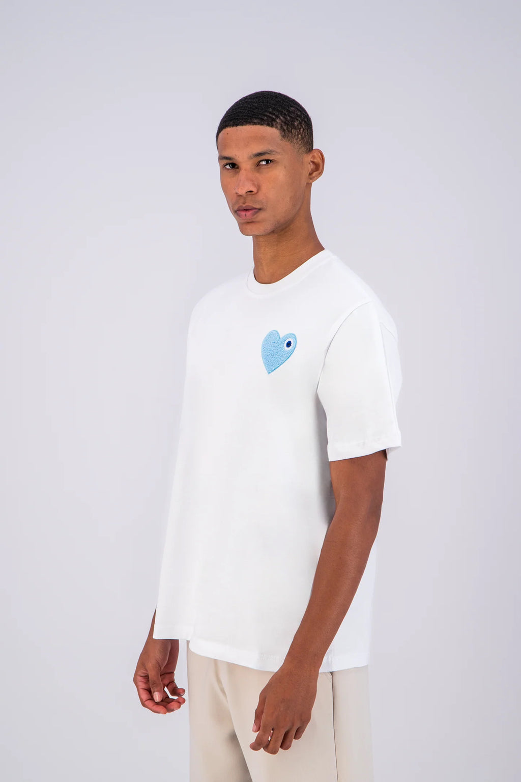 T-shirt LOVE Blanc - Coeur brodé Bleu