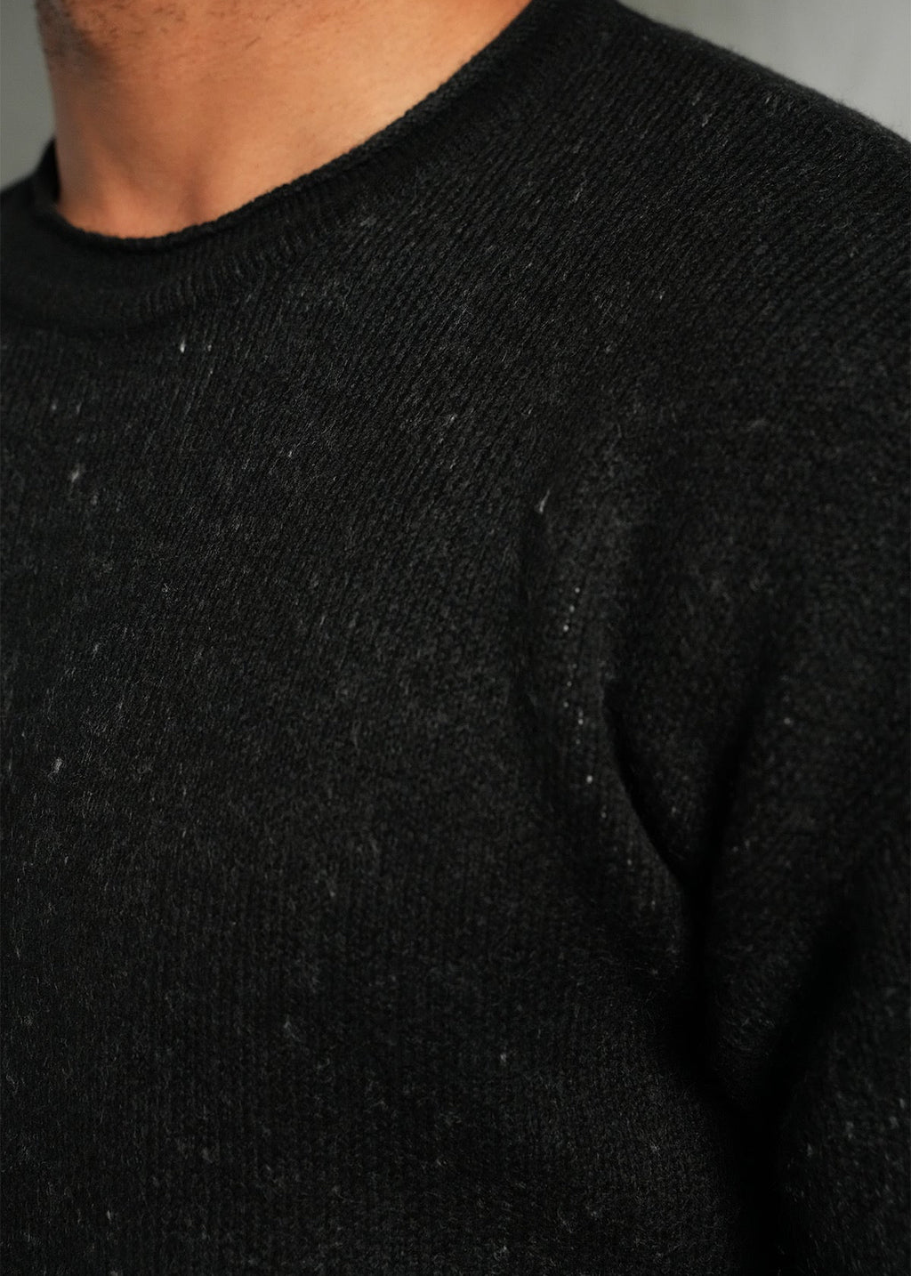 Pull Essentials Noir : Coupe Droite & Mode Minimaliste