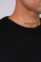 Pull Cannes Noir : Coupe droite  & Code Fleur