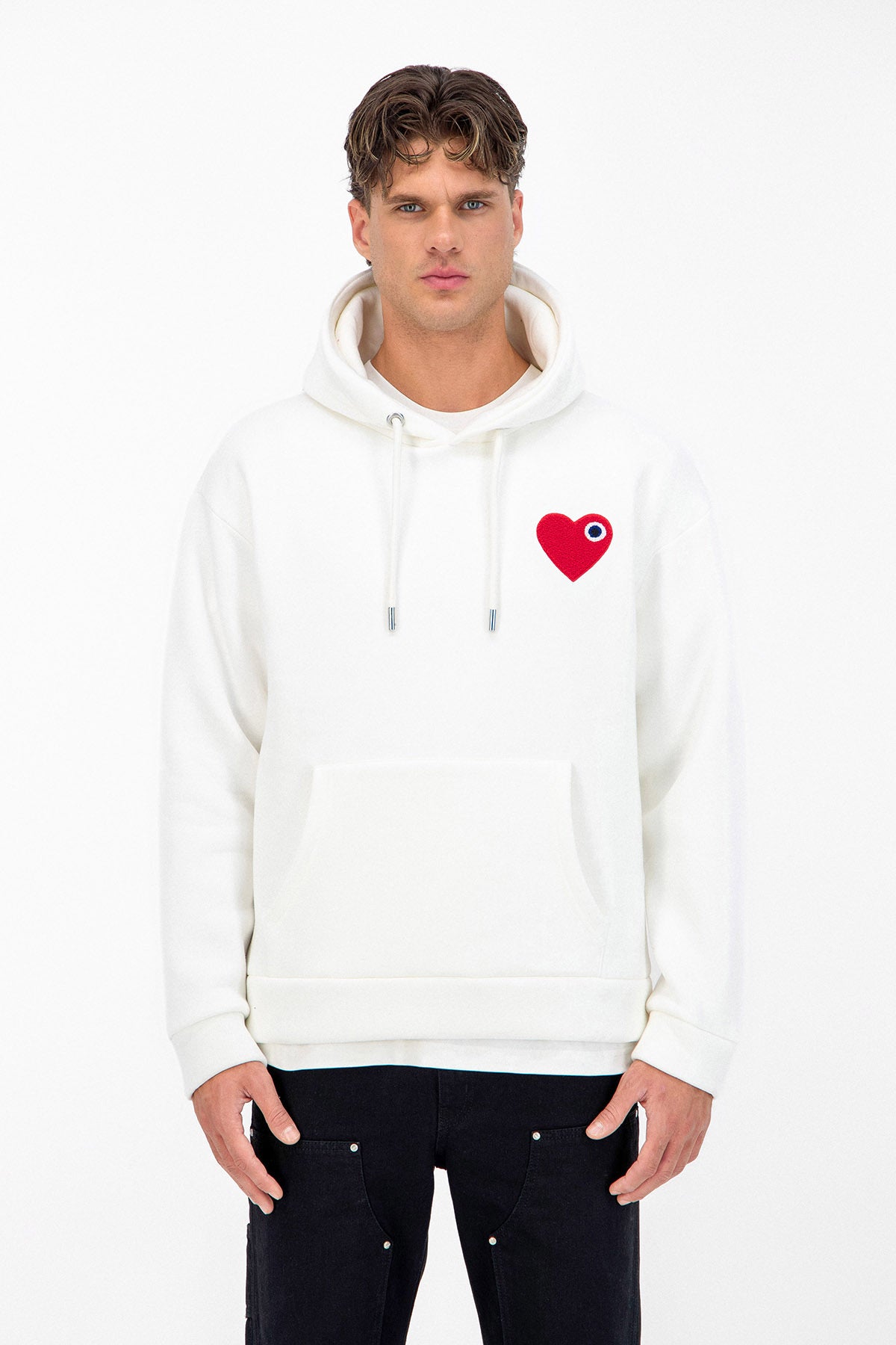 Sweat LOVE Blanc - Coeur brodé Rouge