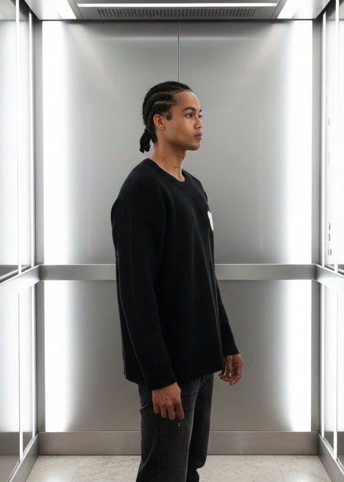 Pull Love Noir : Coupe Droite & Mode Minimaliste