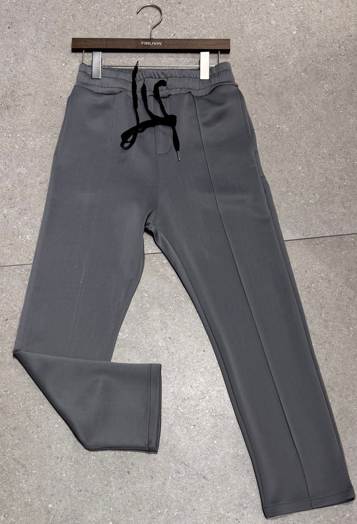 Pantalon Stockholm Gris – Street clean, coupe droite & Ligne tendance