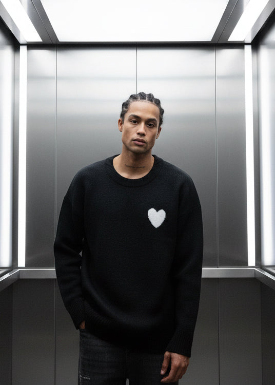 Pull Love Noir : Coupe Droite & Mode Minimaliste