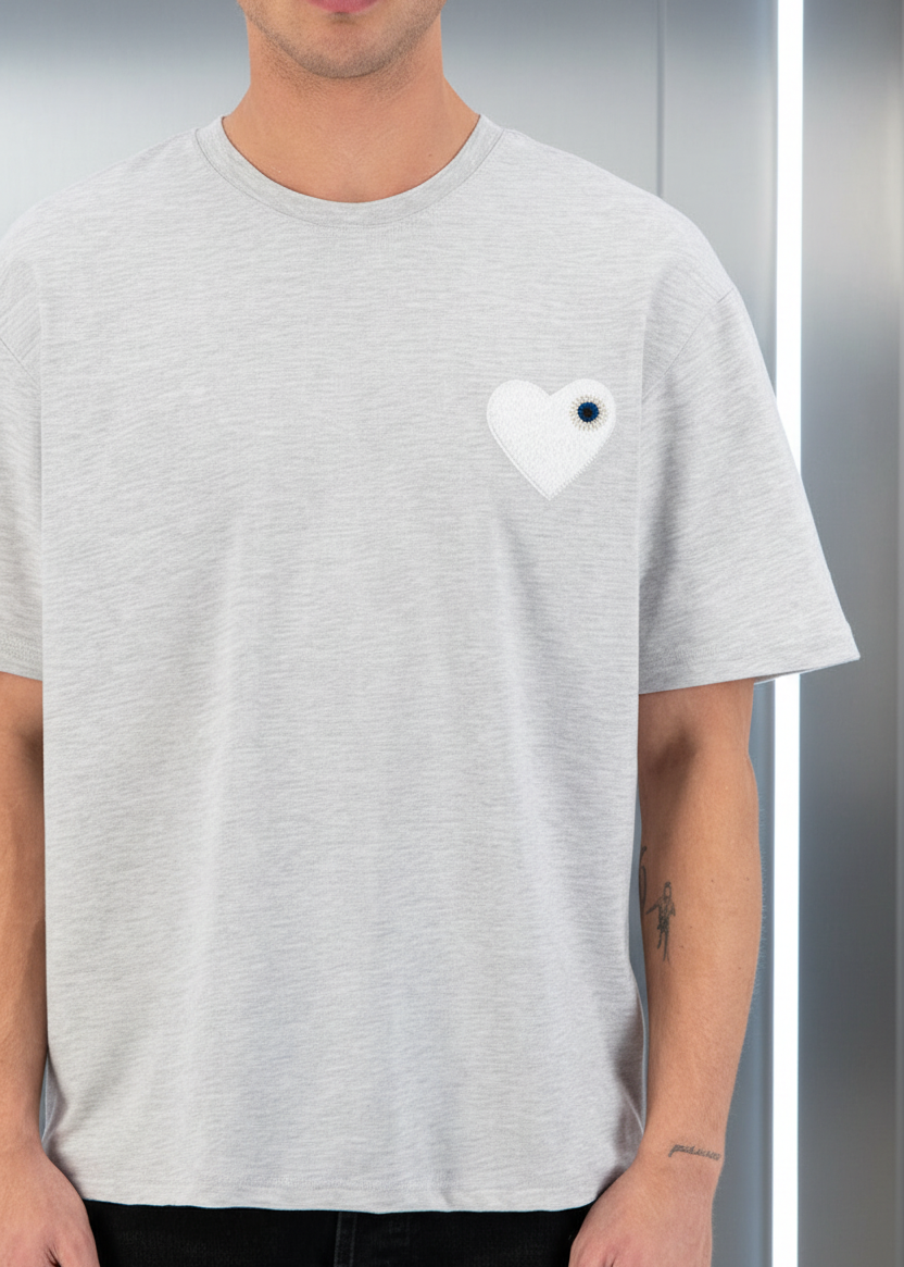 T-shirt LOVE Gris clair: Coupe oversize & Coeur blanc