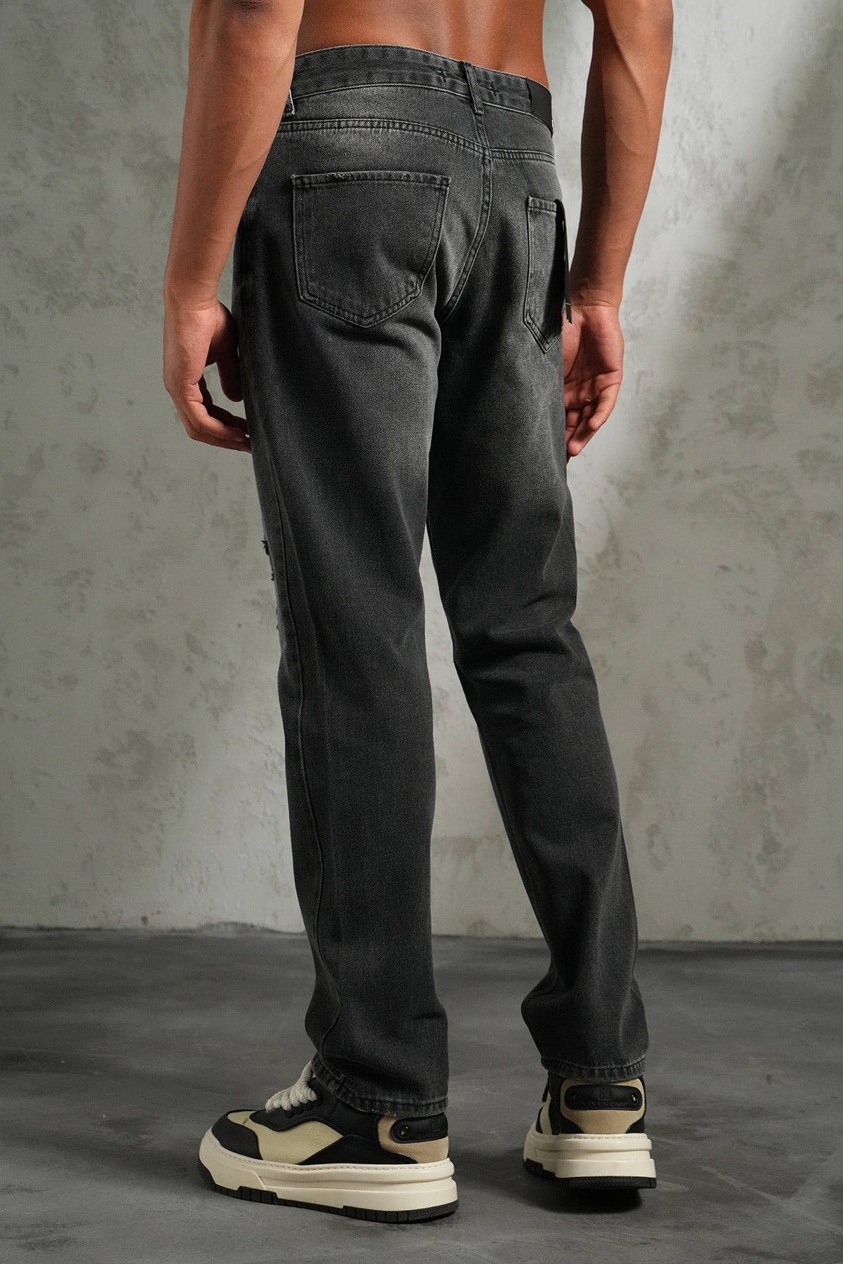 Jeans Orlando Noir : Coupe Droite & Denim Urbain