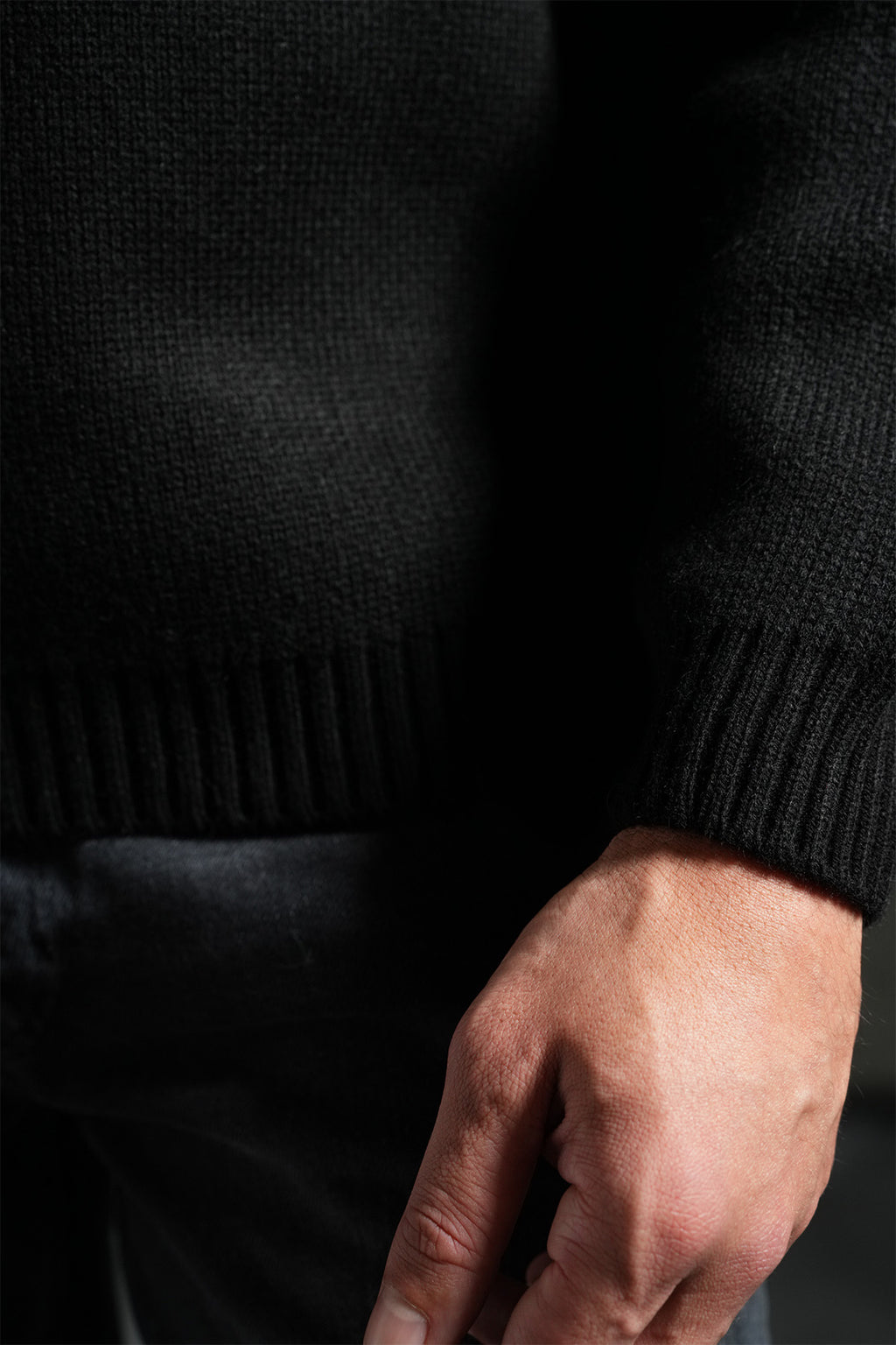 Pull Saint Tropez Noir : Coupe Droite & Style Uni