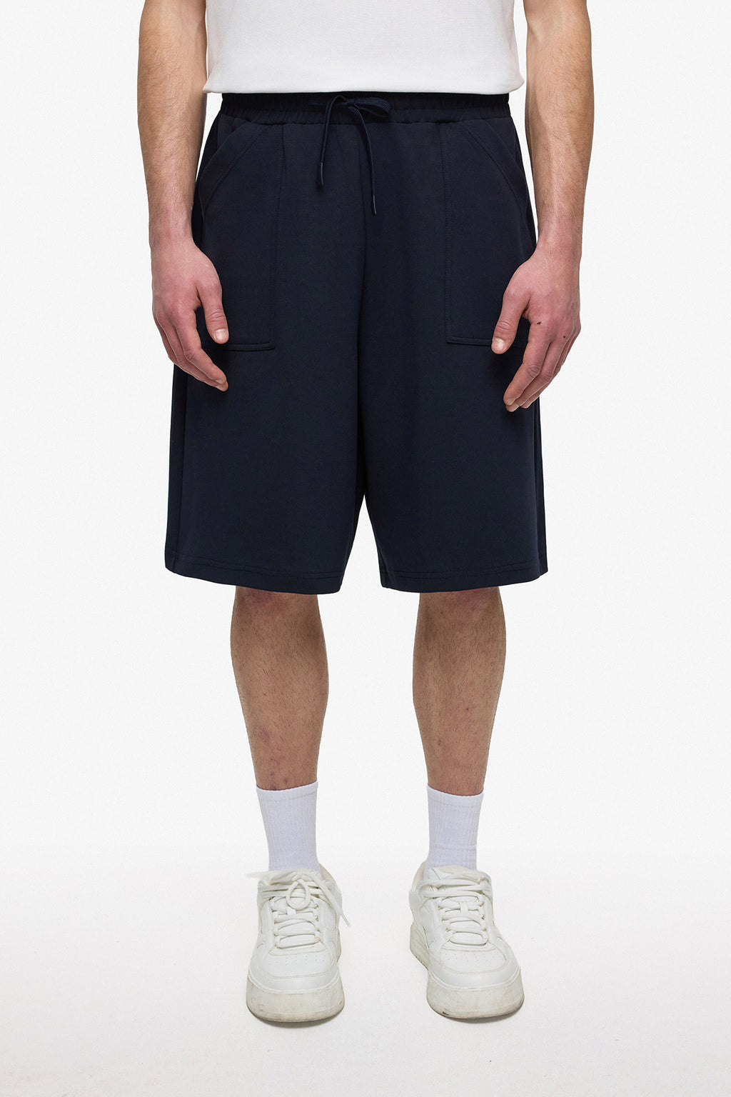 Short Love Bleu Marine & Rouge : Style Oversize : La Signature de l’amour discret