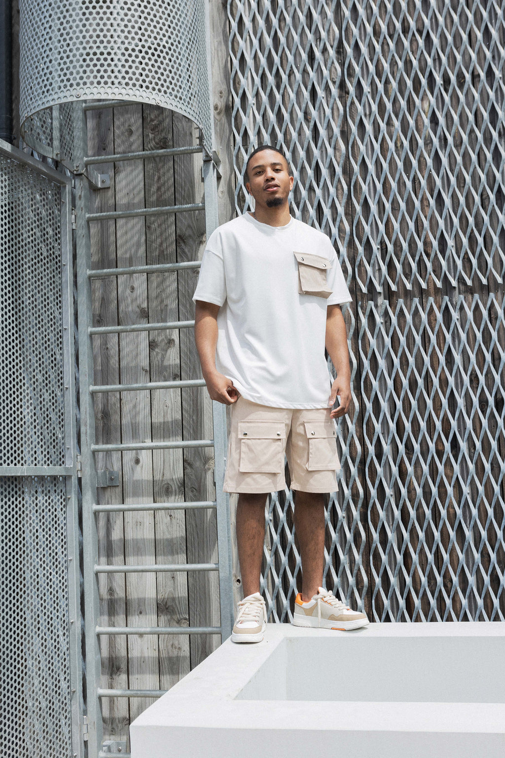 Short Tokyo Beige – Précision de la Rue & Codes de l’Ombre