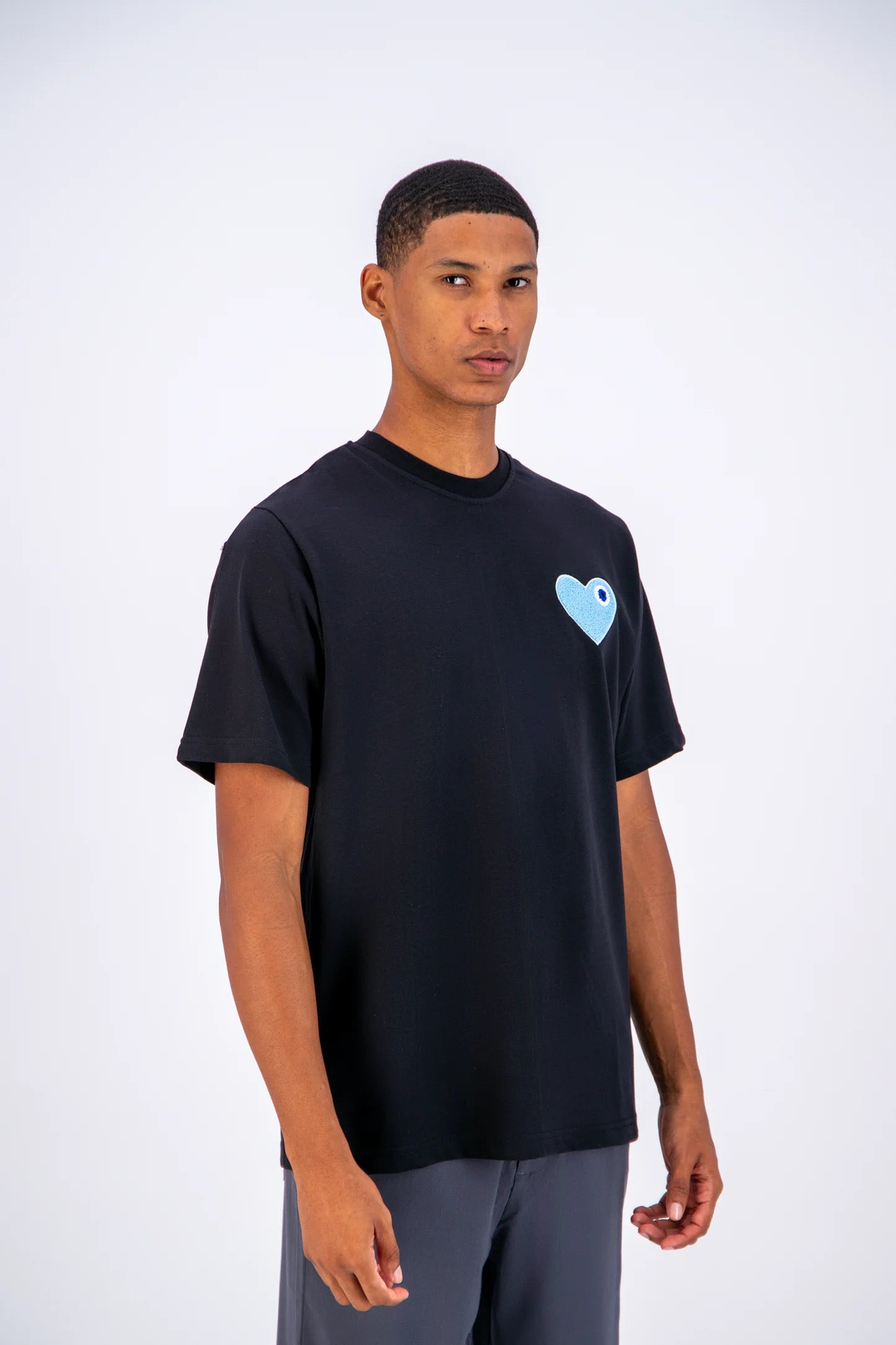 T-shirt LOVE Noir - Coeur brodé Bleu