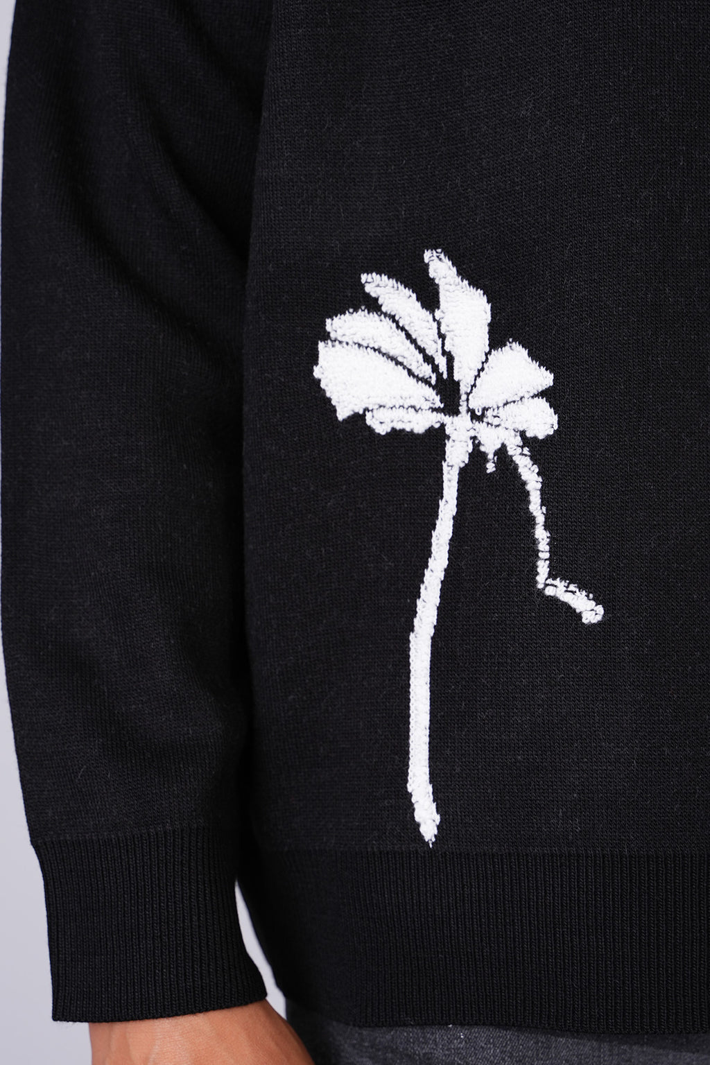 Pull Cannes Noir : Coupe droite  & Code Fleur