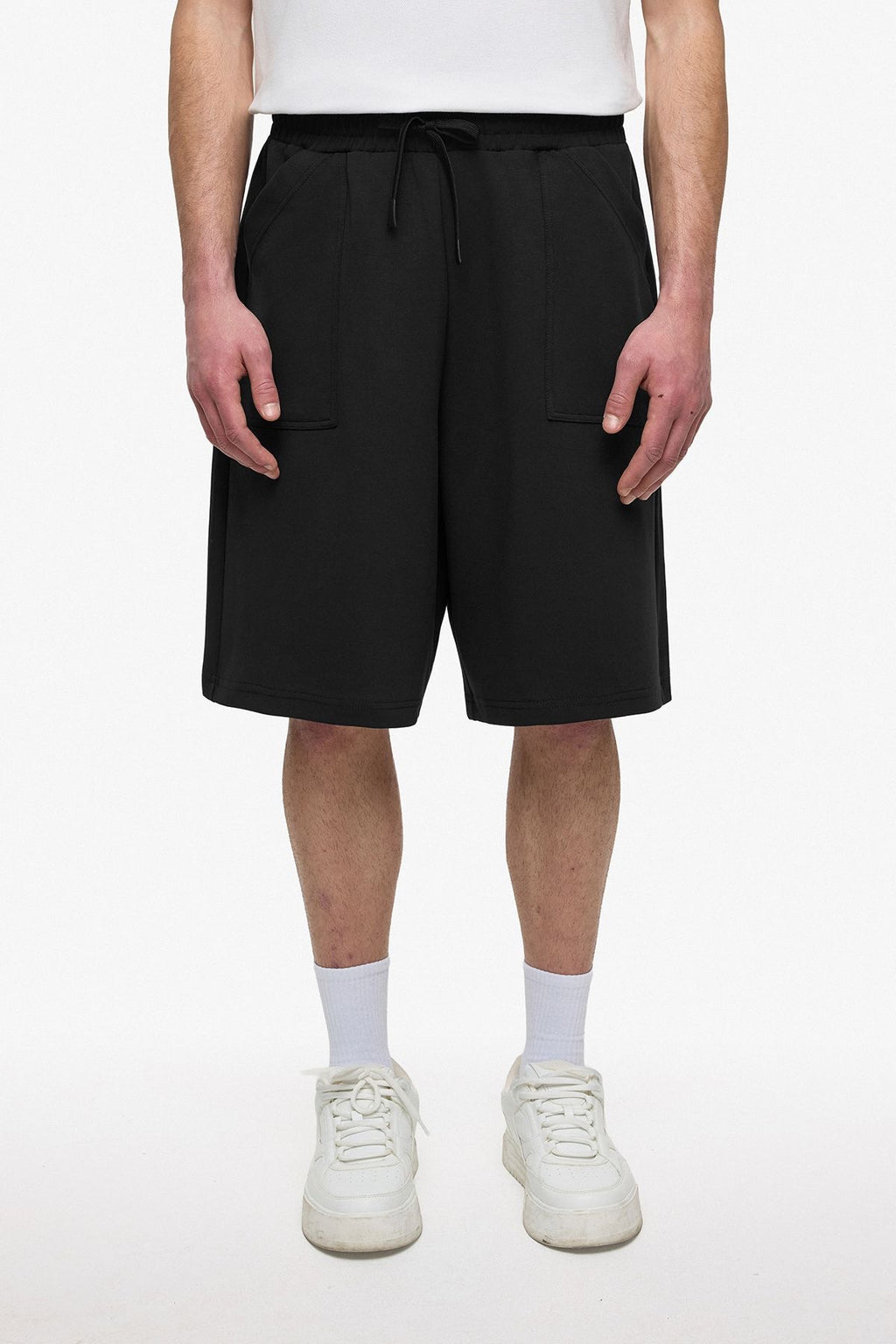 Short Love Noir & Rouge : Style Oversize : La Signature de l’amour discret