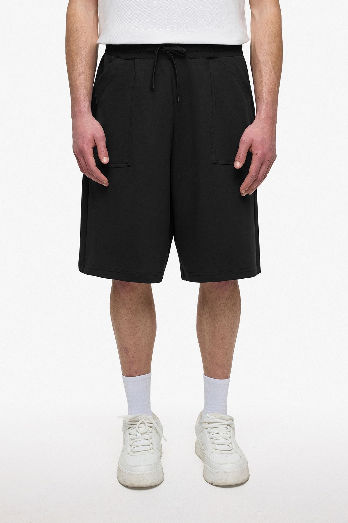 Short Love Noir & Rouge : Style Oversize : La Signature de l’amour discret