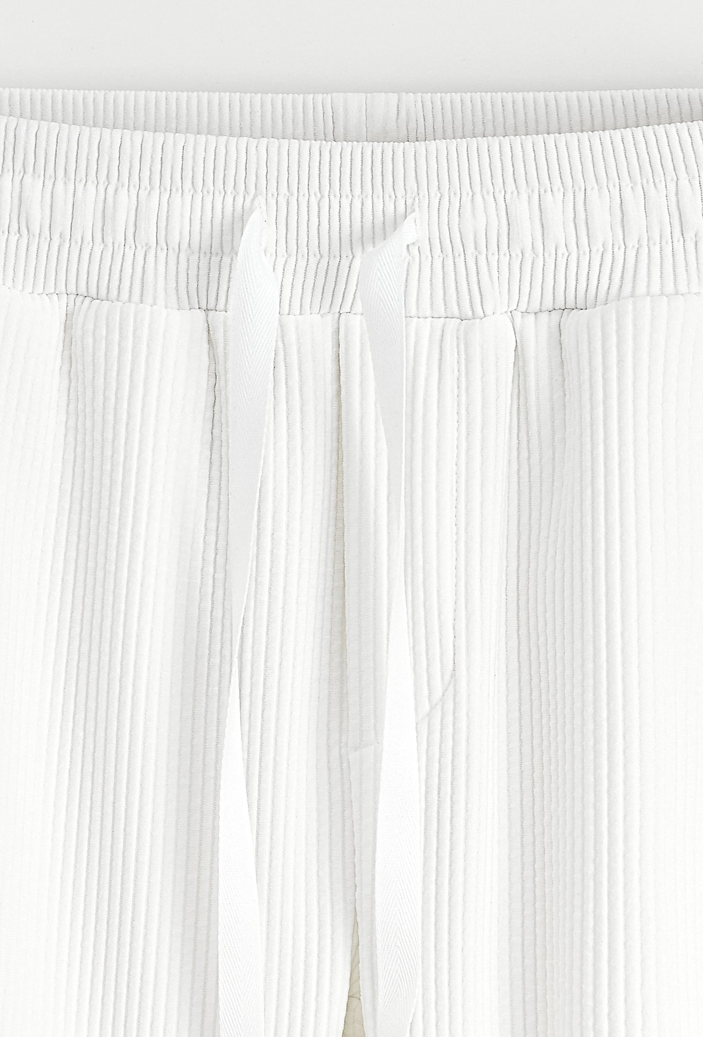 Ensemble Pantalon Frank Abagnale Blanc – Le faux calme du gentleman
