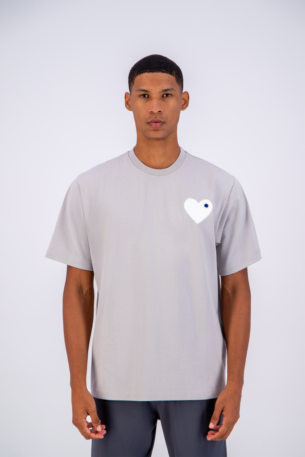 T-shirt LOVE Gris - Coeur brodé Blanc