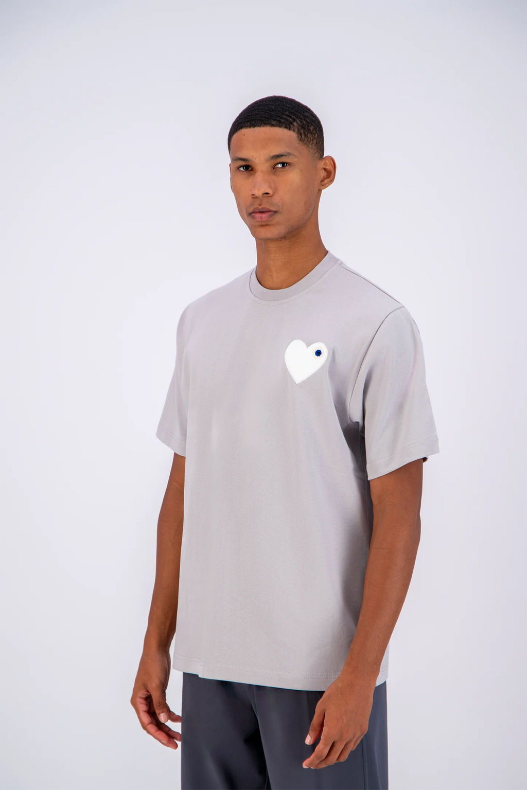 T-shirt LOVE Gris - Coeur brodé Blanc