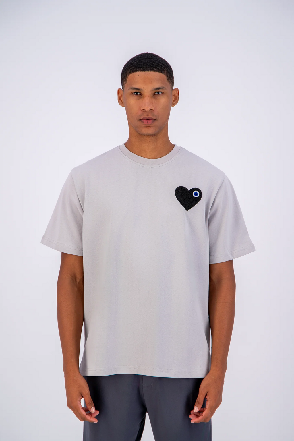 T-shirt LOVE Gris - Coeur brodé Noir