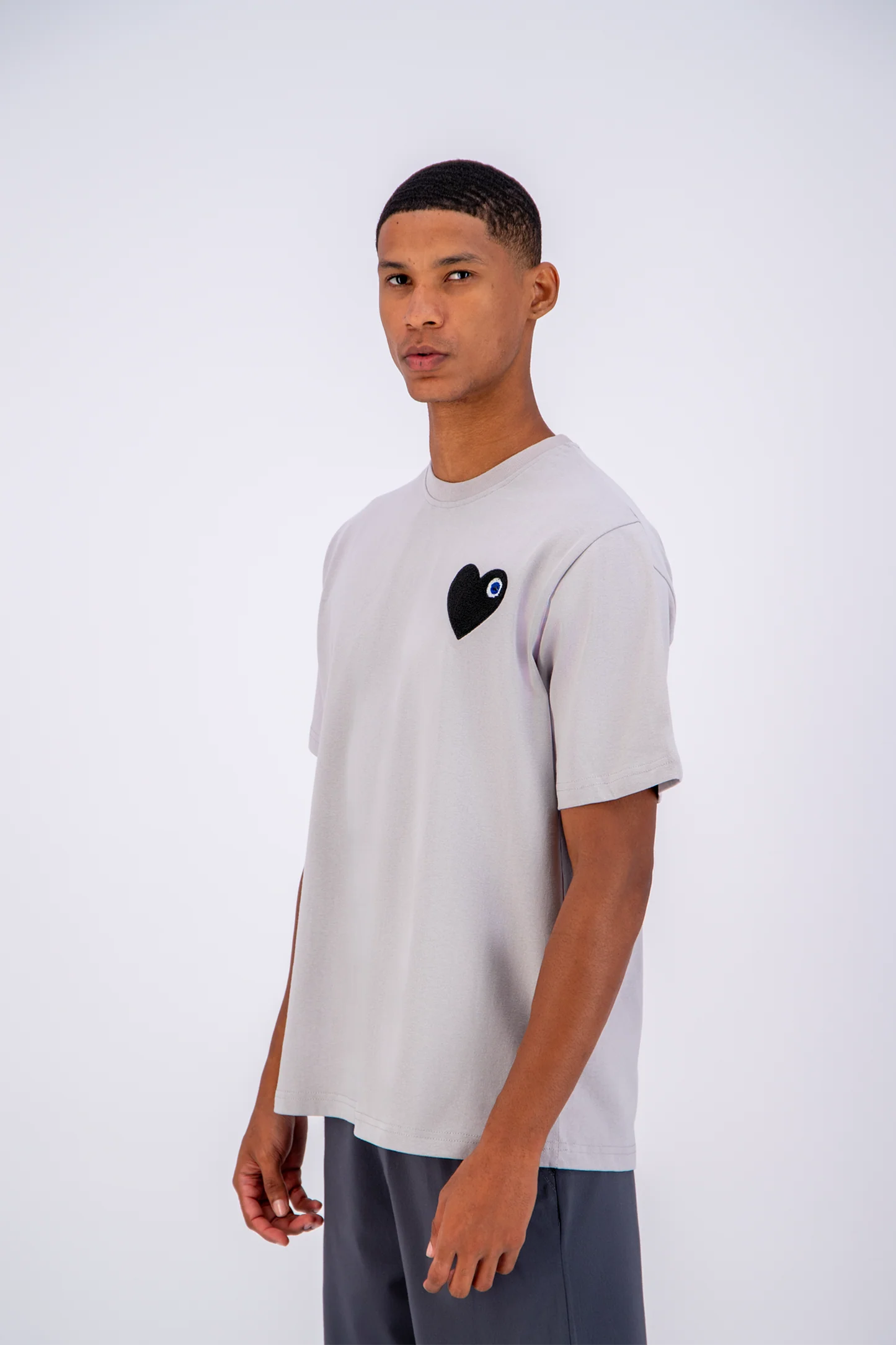 T-shirt LOVE Gris - Coeur brodé Noir