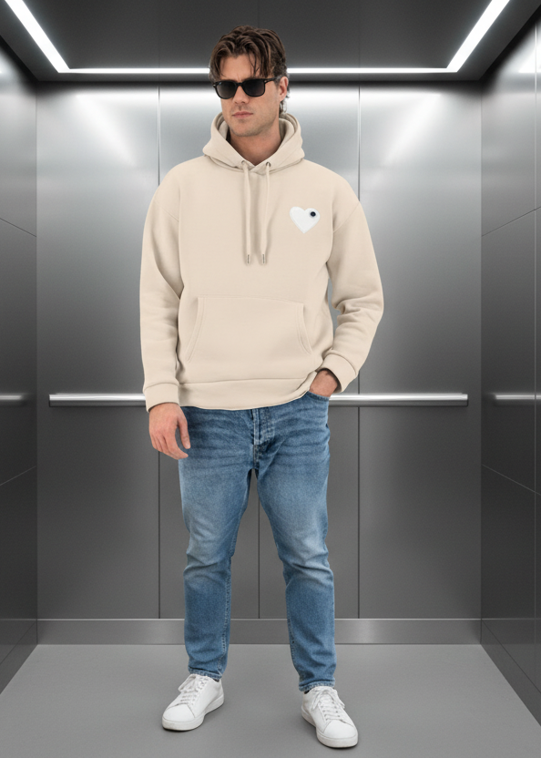 Sweat LOVE Beige : Coeur Blanc & Style minimaliste