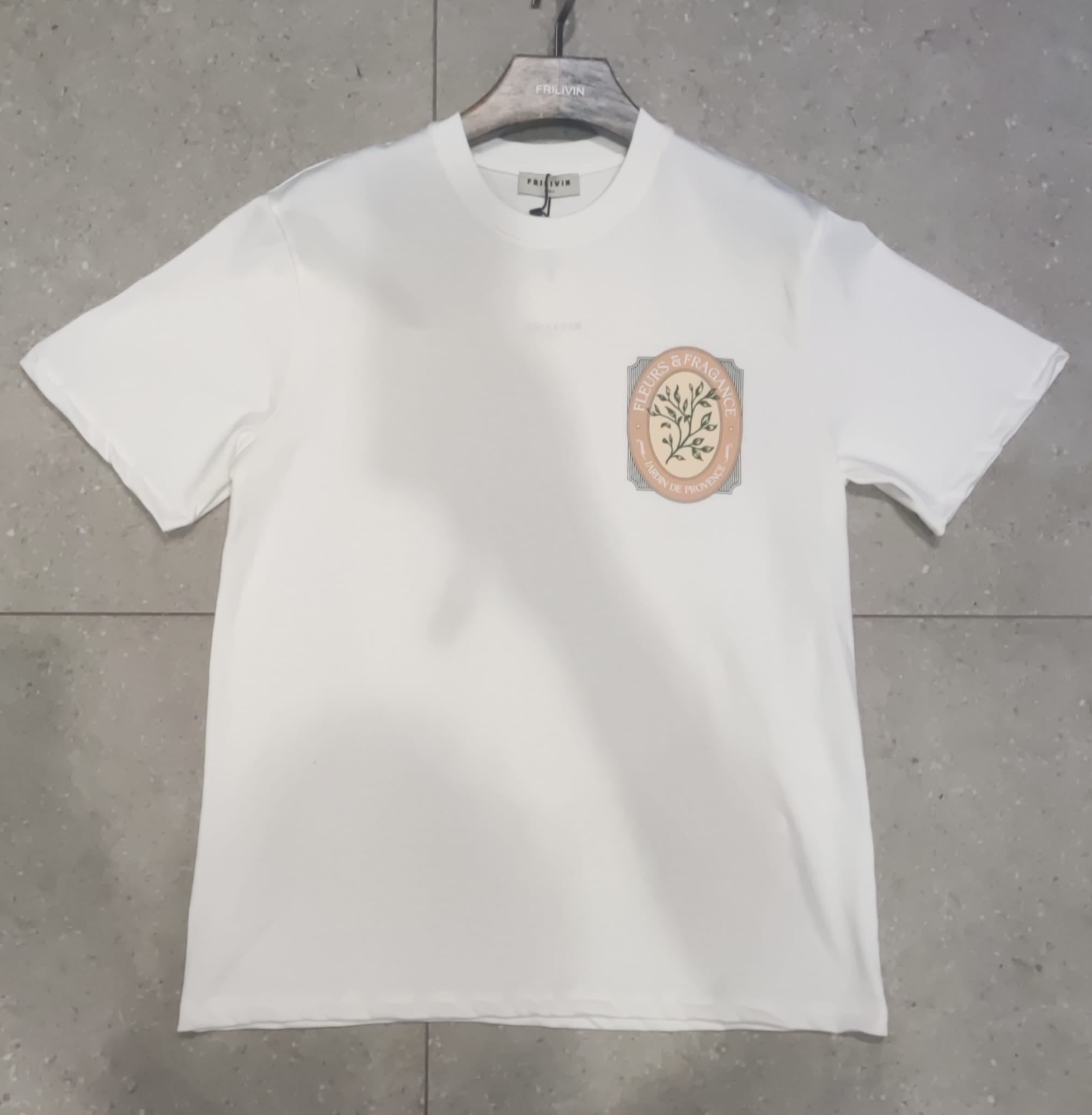 T-shirt Fleur Flagrance – Style Urbain et Minimaliste