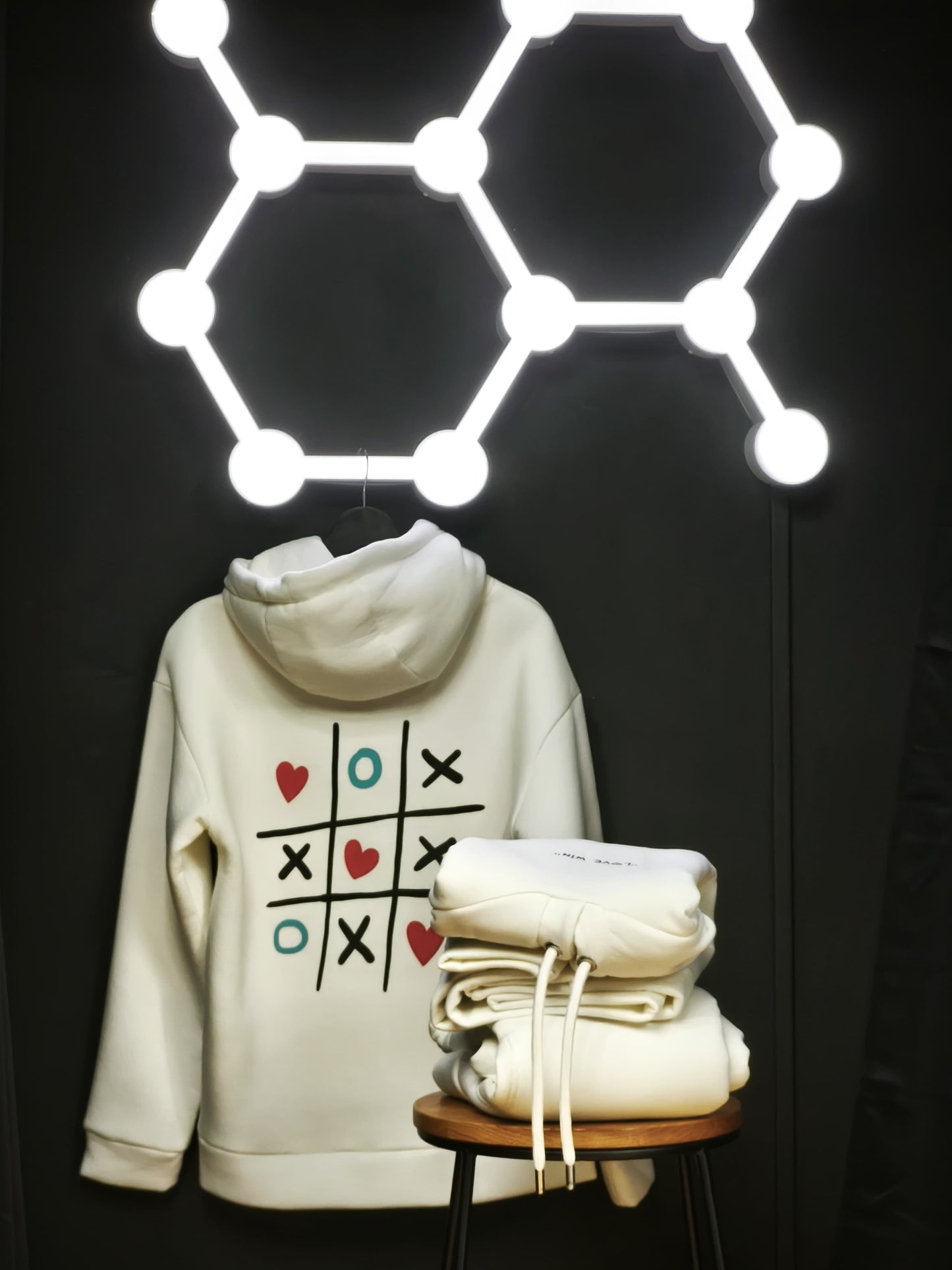 Sweat Love Win Blanc – Message fort et tendance streetwear