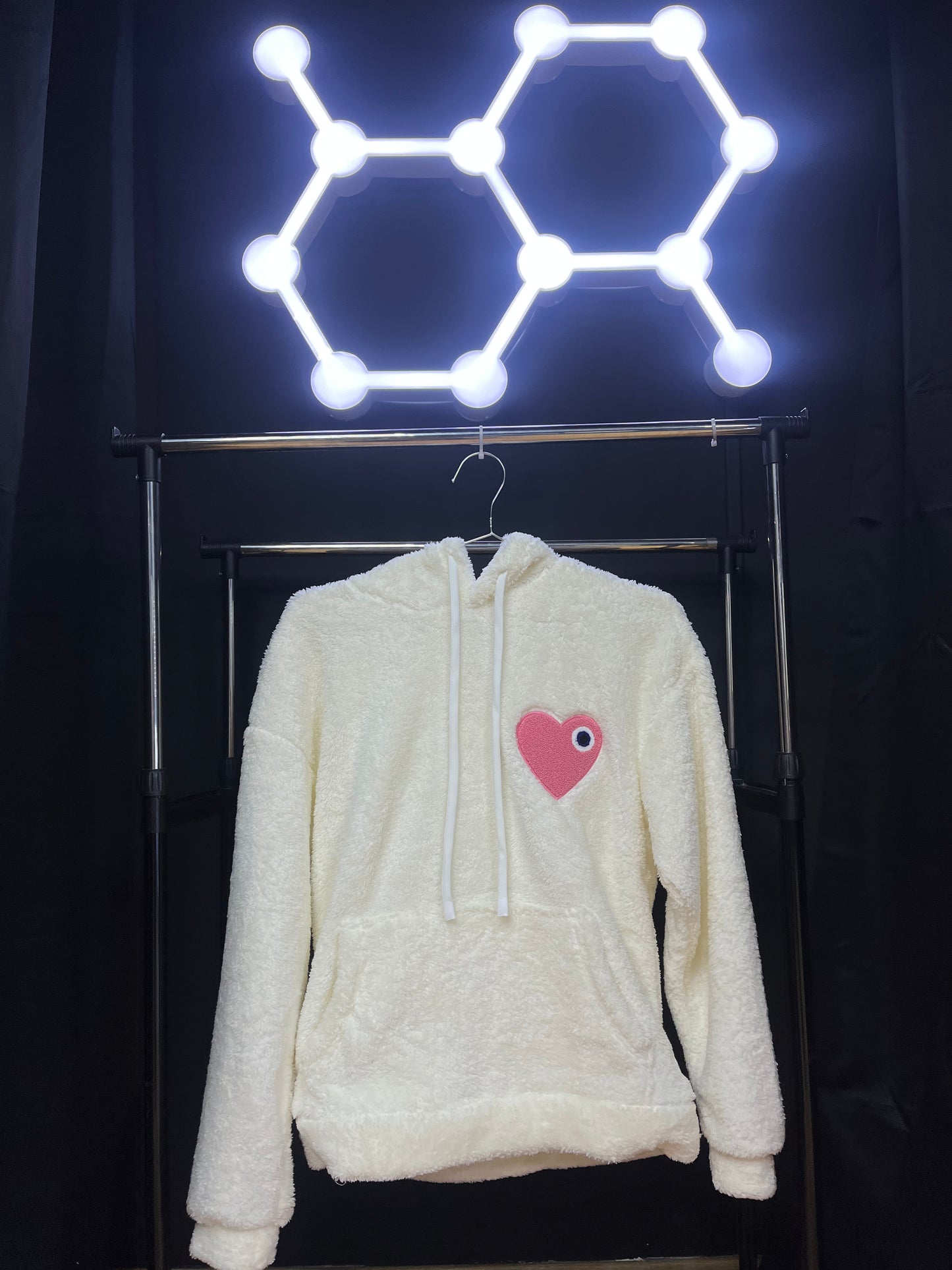 Sweat LOVE Blanc fourrure - Coeur brodé Rose