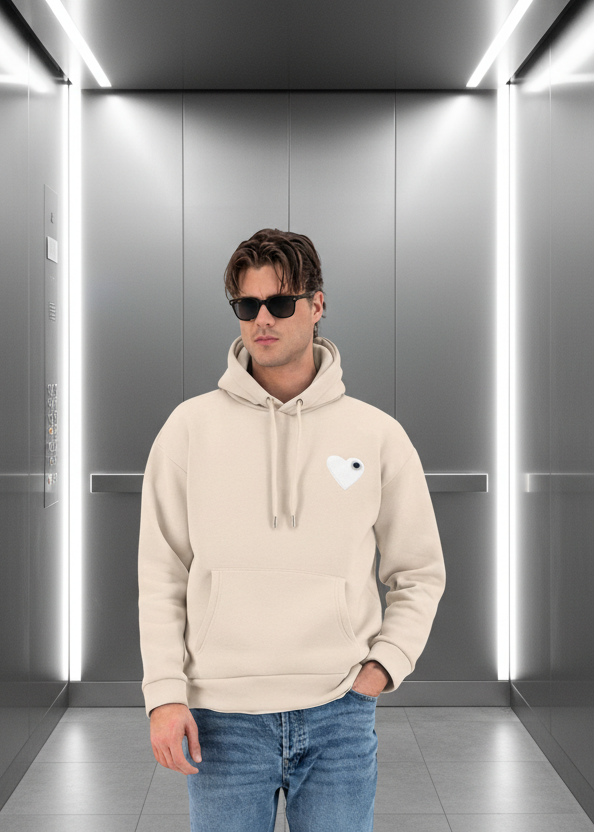 Sweat LOVE Beige : Coeur Blanc & Style minimaliste