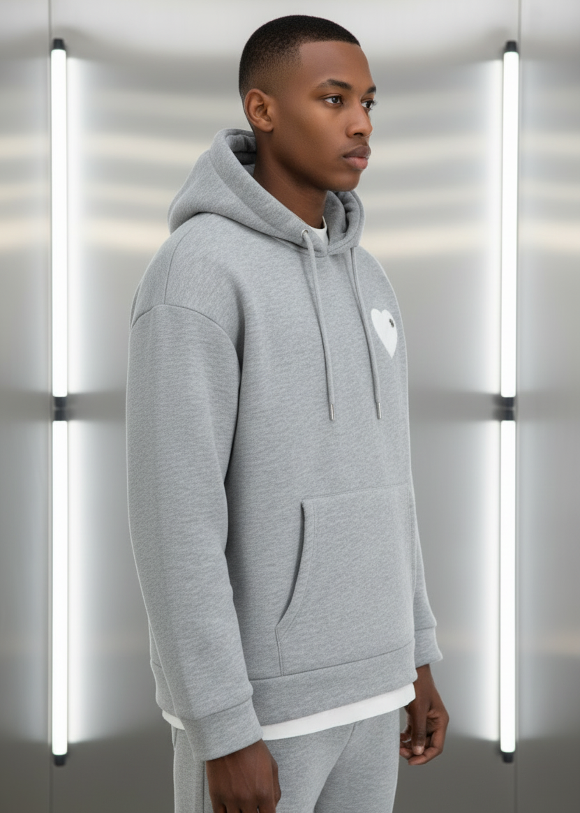 Sweat LOVE Gris foncé : Coeur Blanc & Style minimaliste