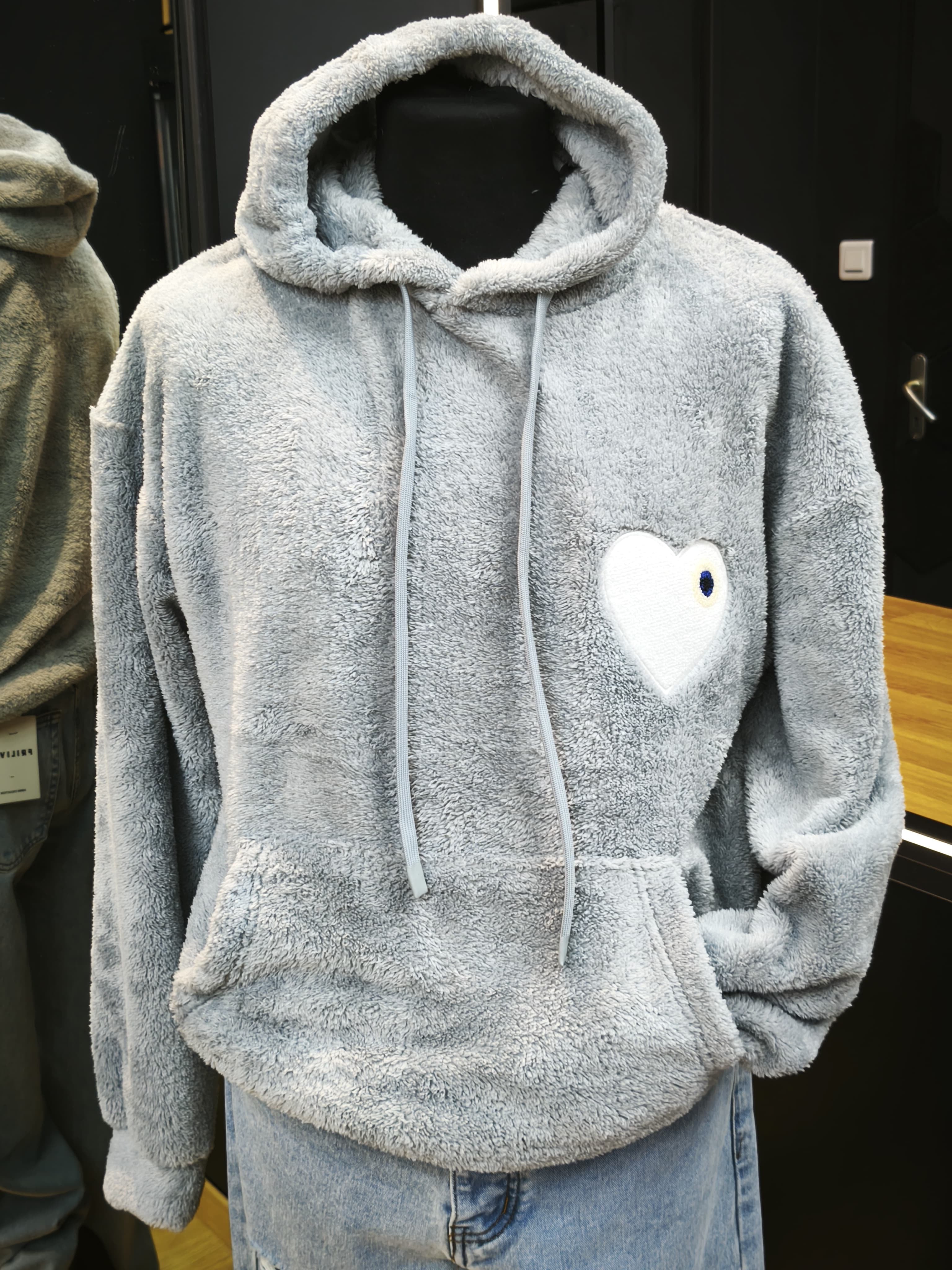 Sweat LOVE Gris fourrure - Coeur brodé Blanc