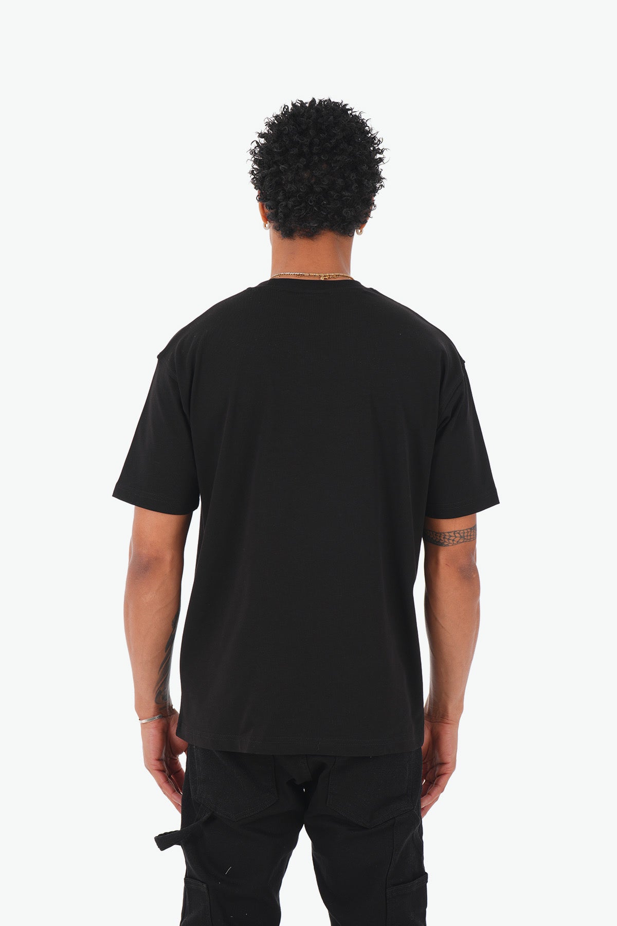T-shirt Cosy Noir – Streetwear Minimaliste et Attitude