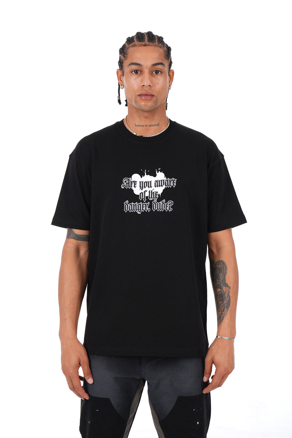 T-shirt We Are Aware Noir – Streetwear et minimaliste