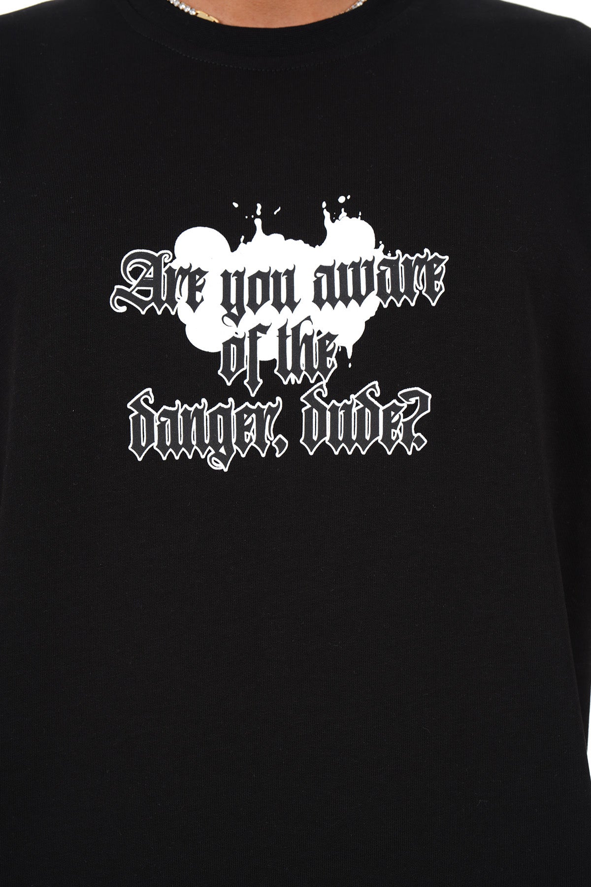 T-shirt We Are Aware Noir – Streetwear et minimaliste