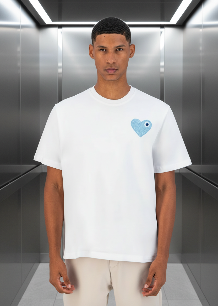 T-shirt LOVE Blanc : Coupe oversize & Coeur bleu