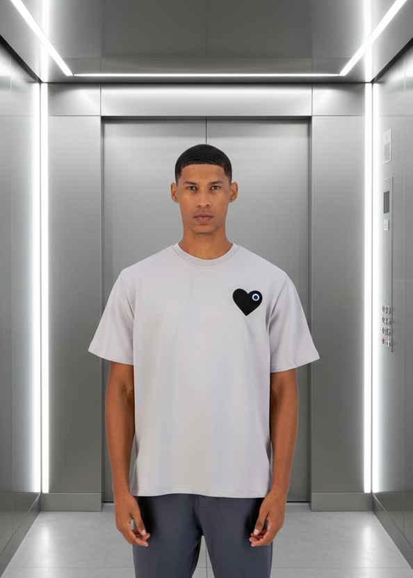 T-shirt LOVE Gris : Coupe oversize & Coeur noir