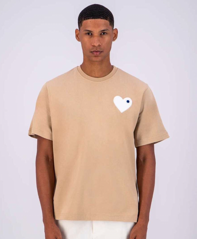 T-shirt LOVE Beige foncé - Coeur brodé Blanc