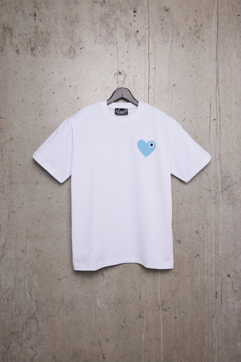 T-shirt LOVE Blanc - Coeur brodé Bleu